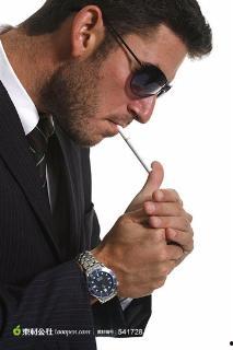 男人吸烟视频,揭示烟瘾背后的真实情感