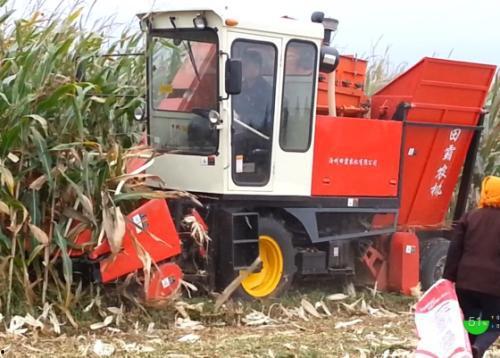 小四轮玉米收割机视频,农业现代化新篇章