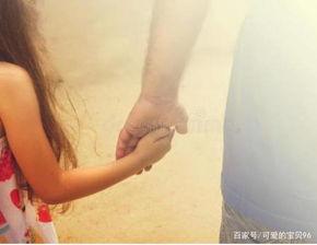 爸爸跟15女儿洗澡视频,爸爸与15岁女儿洗澡的温馨回忆